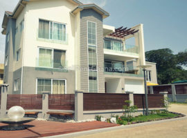 4 Bedroom Un/Furnished Townhouse to Let