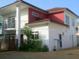 4 Bed Townhouse + Pool Renting